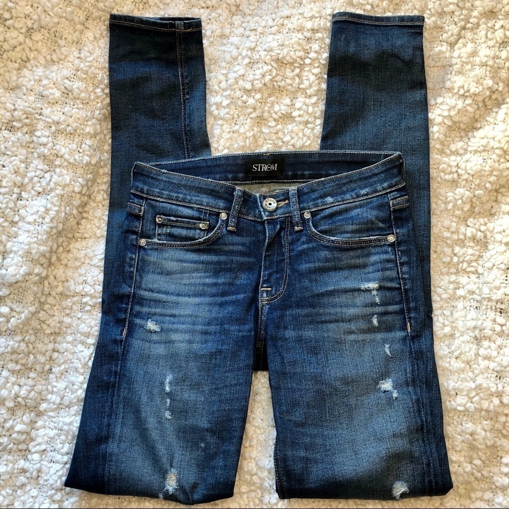 𝅺STROM Distressed Tio Skinny Jaguar Jeans 24
